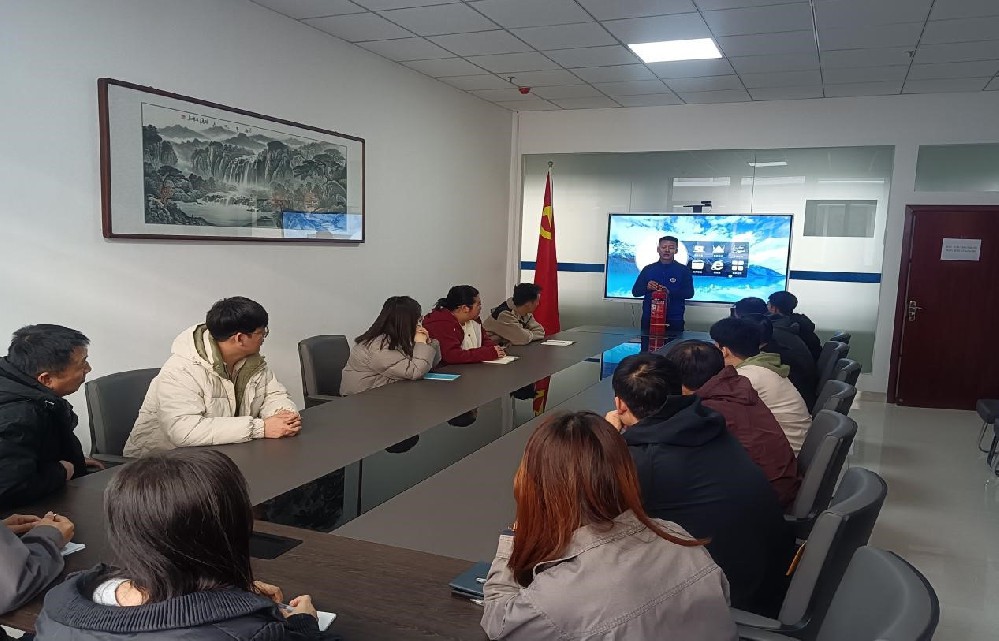 消防队对孵化园企业进行消防培训 筑牢企业安全防线