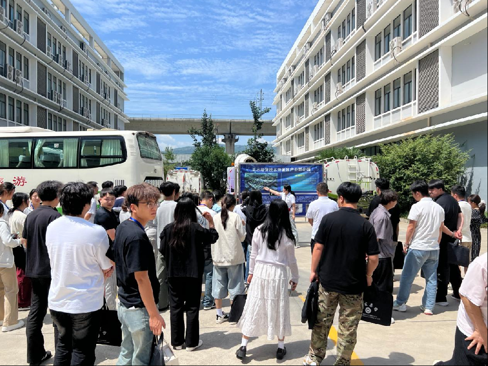 产业孵化园接待山丹县大学生创业观摩团交流学习